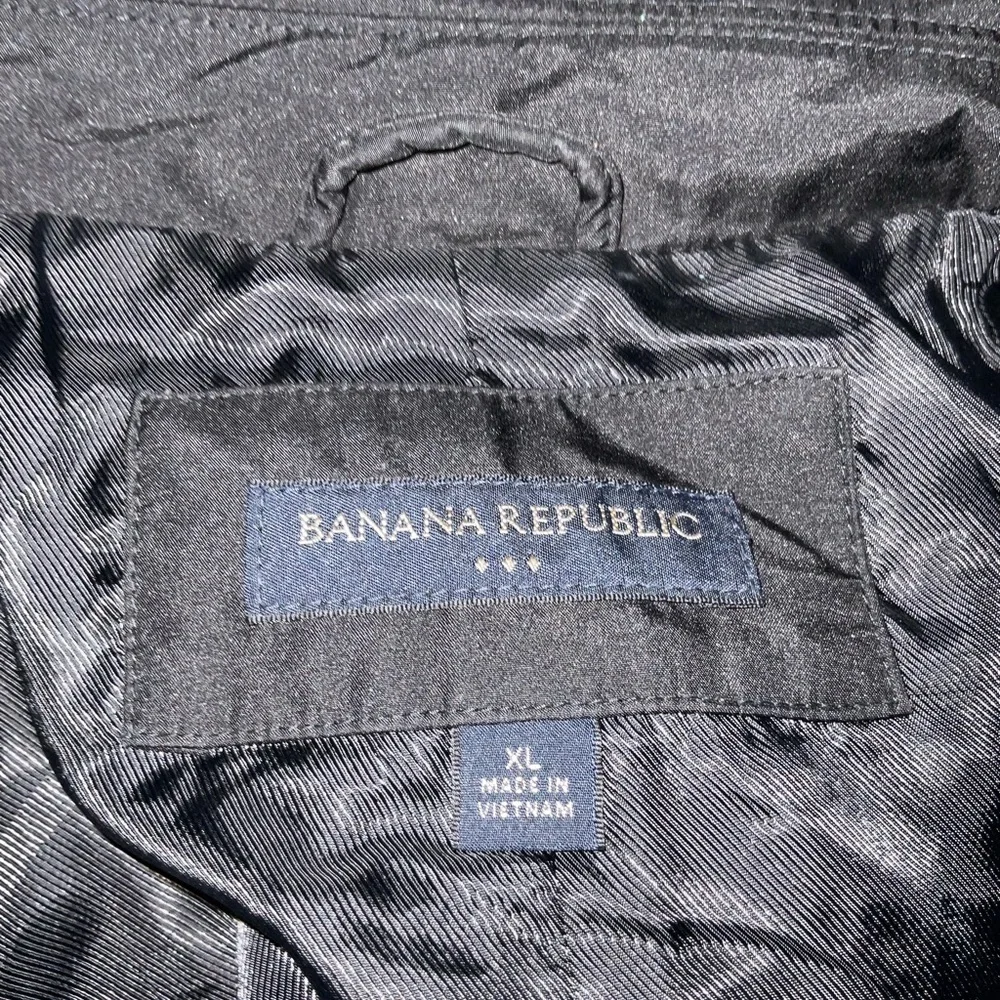 Men’s used size XL polyester black banana republic full zip jacket Pre own item